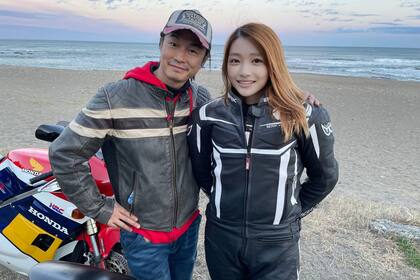 Yasuo Nakajima usa la aplicación FaceApp para modificar su aspecto y simular ser una chica, Soya no Sohi