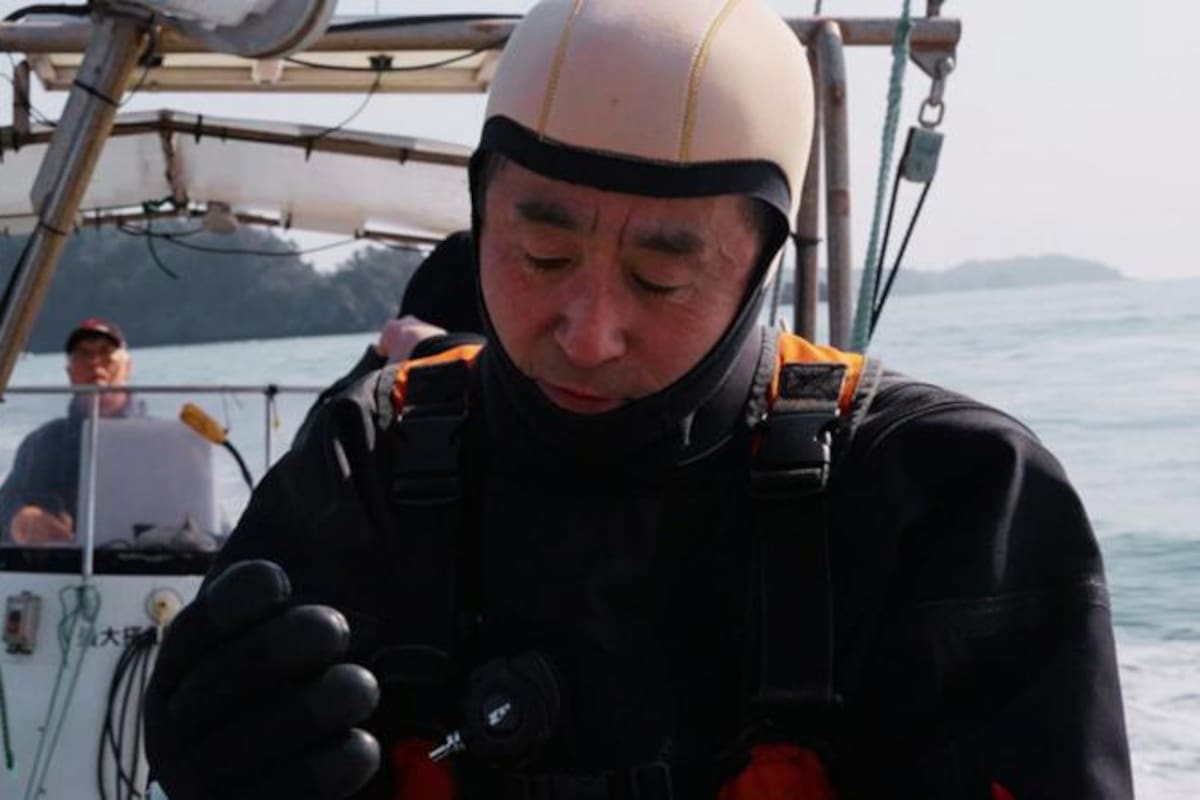Yasuo Takamatsu aprendió a bucear a los 50 años, tras observar a los buzos que buscaban víctimas del tsunami