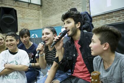 Yatra es embajador de la fundación creada por el Papa Francisco; llegó a la Argentina para los conciertos que dará en el Luna Park