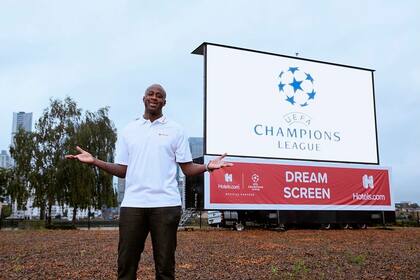 Yaya Touré fue expulsado de un partido benéfico por sugerir la contratación de prostitutas