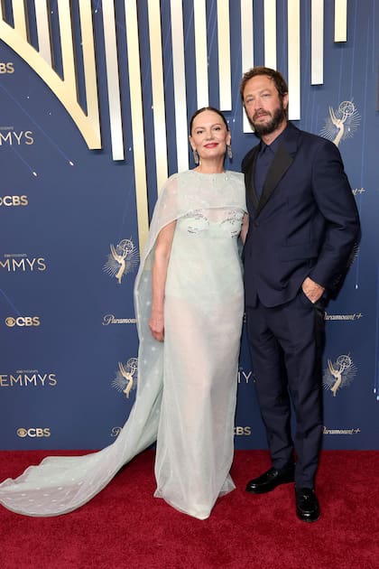Yelena Yemchuk y Ebon Moss-Bachrach, candidato por su personaje en El Oso.
