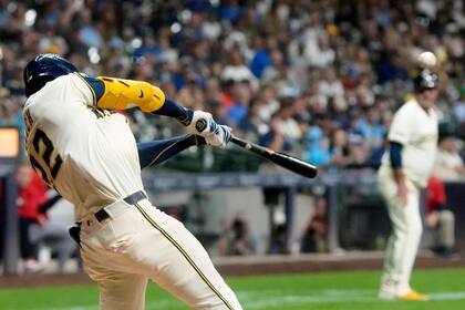 Yelich logra su impulsada 100 y Cerveceros vencen 5-2 a Angelinos para completar barrida