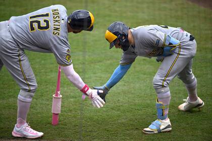 Yelich y Contreras conectan HR's consecutivos en victoria de Cerveceros 4-2 sobre Rays