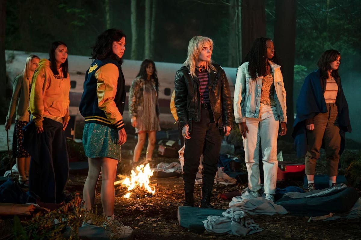 Yellowjackets, la historia de un equipo de fútbol femenino que, tras una tragedia, tiene mucho que ocultar