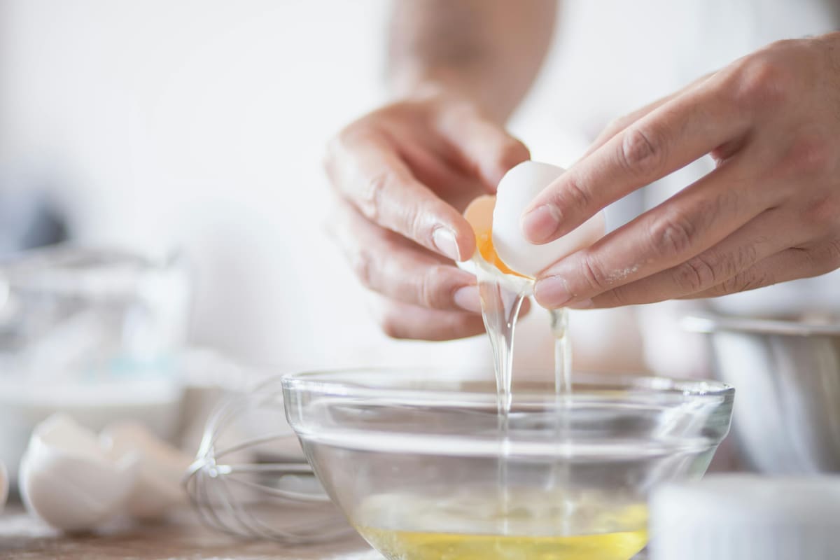 Yema oscura o clara: qué puede indicar el color de los huevos en relación a las proteínas y vitaminas que tiene