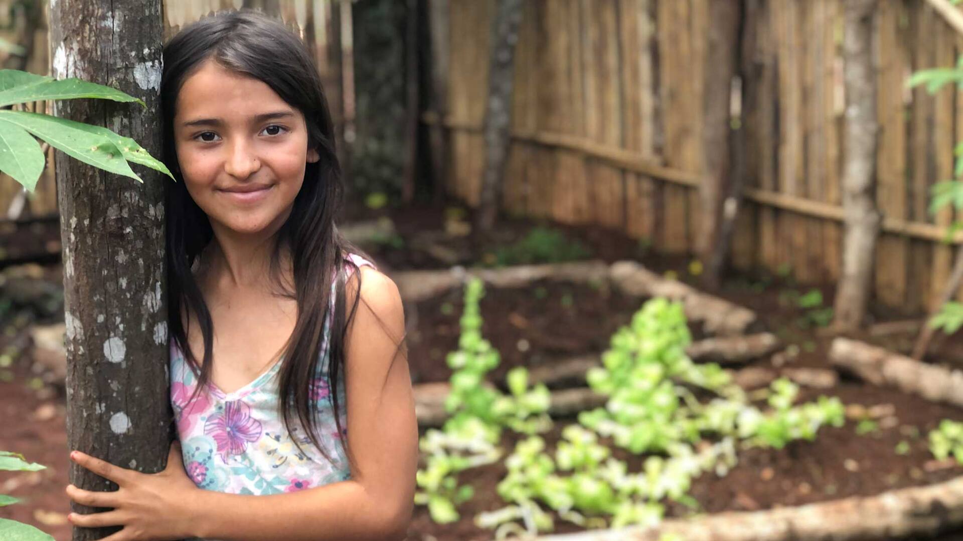 Yenifer Mierez nació con doce dedos en las manos y en los pies. Desde chiquita que sufrió bullying por eso motivo lo que afectó profundamente su autoestima y su trayectoria escolar