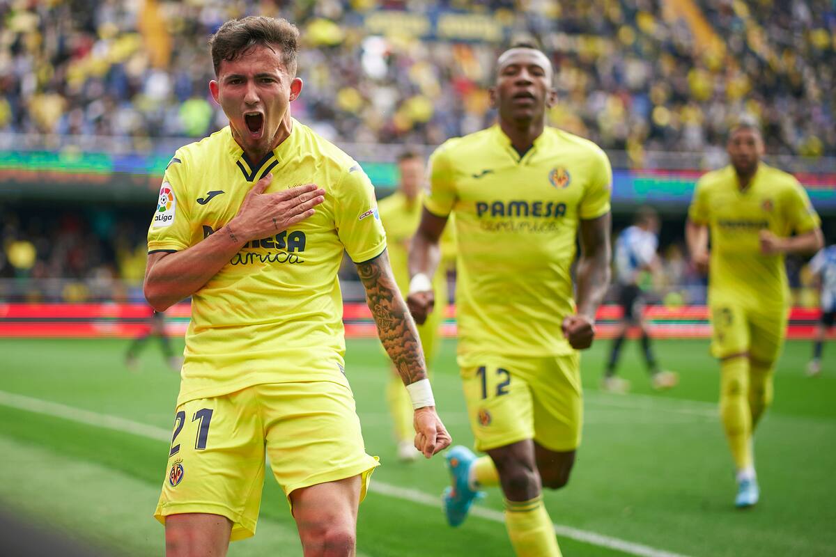 Yeremy Pino del Villarreal celebra despues de marcar ante el RCD Espanyol.