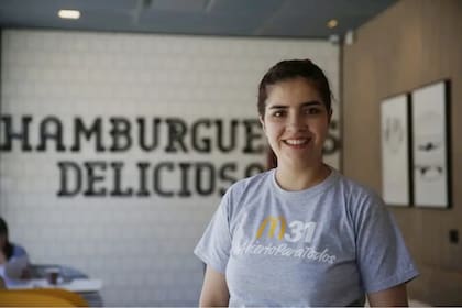 Yermina Benítez durante la inauguración del McDonald's en la Villa 31