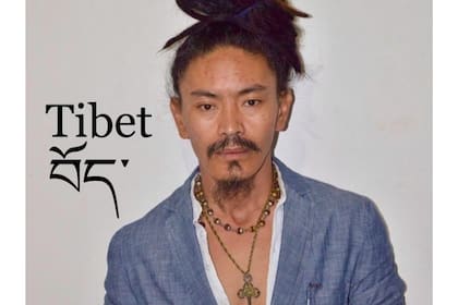 Yeshi Tenzin nació en Bután, al sur de Asia; hoy vive en la Argentina.