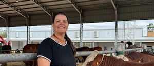 Yesica Espínola, cabañera de 34 años: “Las vacas no tienen ni feriado ni fines de semana, por eso estamos todos los días pendientes”