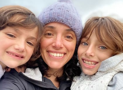 Yésica y sus hijas: Catalina (9) y Paloma (7).