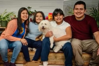 Yessenia y su esposo se mudaron a EE.UU. hace 14 años, pero debieron abandonar su residencia en Milwaukee junto a sus dos hijas con ciudadanía americana