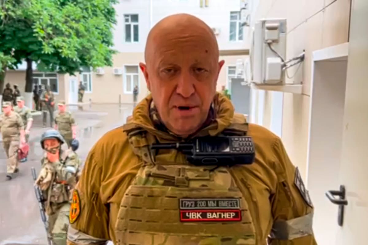 Yevgeny Prigozhin, el propietario del contratista militar ruso Grupo Wagner, graba su discurso en video el sábado 24 de junio de 2023 en Rostov del Don, en medio del levantamiento contra el Kremlin