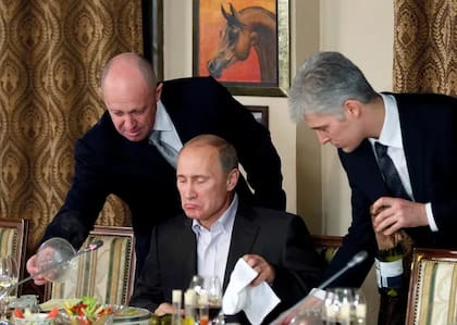 Yevgueni subió al poder y llegó a ser reconocido como “el chef de Putin”. Fue su persona de confianza y el único autorizado para hacerse cargo de sus banquetes.