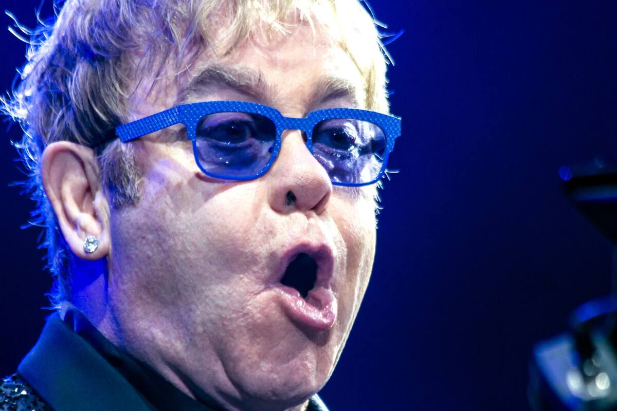 Yo: Elton John, el libro de memorias del músico británico, sale mañana a la venta
