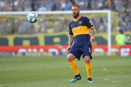 "Yo me esperaba canchas que fueran un desastre, vestuarios con mierda en todos lados y vidrios rotos, y no fue así. No encontré un fútbol caótico o desorganizado, el argentino es un fútbol digno", detalla De Rossi, que jugó 7 partidos en Boca