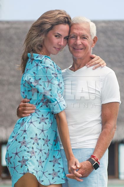 “Yo quiero morir en los brazos
de Elina, es el amor de mi vida.
Por eso, todo lo que traiga
este matrimonio es más que
bienvenido”, dice Eduardo sobre
sus ganas de volver a ser padre