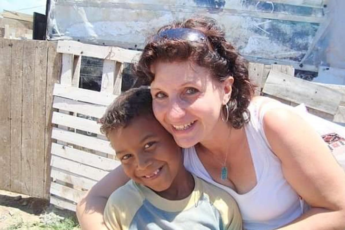 Yo siempre digo que se puede ayudar desde diferentes lugares. Sin tener bandera política ni agrupación, uno puede salir a llevar un termo?o un plato de comida?a cualquier persona en situación de calle.