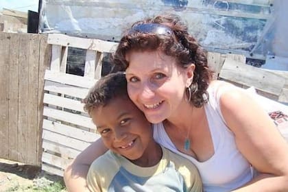 Yo siempre digo que se puede ayudar desde diferentes lugares. Sin tener bandera política ni agrupación, uno puede salir a llevar un termo?o un plato de comida?a cualquier persona en situación de calle.