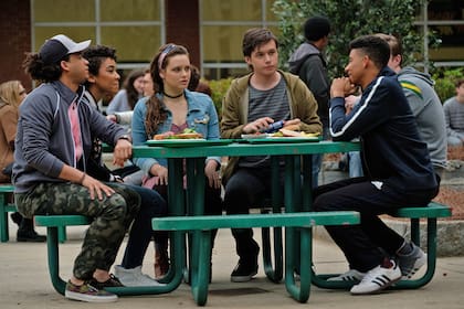 Ambientado en una típica escuela secundaria norteamericana, Yo soy Simón simboliza una apertura a la diversidad de Hollywood largamente abrazada por la TV, que recién despierta en el cine mainstream