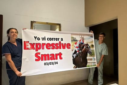 "Yo vi correr a Expressive Smart", la particular bandera con la que esperaban recibirlo al caballo en la despedida del 3 de marzo pasado, que no pudo ser...