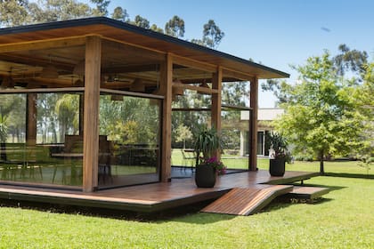 Yodas las carpinterías y muebles de madera fueron hechos por su dueño.