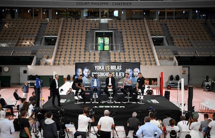 Yokas y Milas, los protagonistas, durante la presentación de la pelea de este viernes en Roland Garros