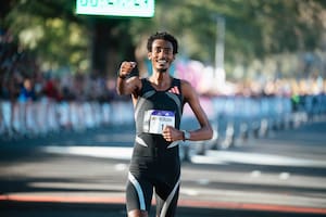 Kejelcha voló sobre el asfalto porteño y batió el récord mundial en media maratón