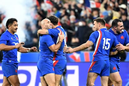 Yoram Moefana, Maxime Lucu, Damian Penaud y Melvyn Jaminet celebran un triunfo fundamental