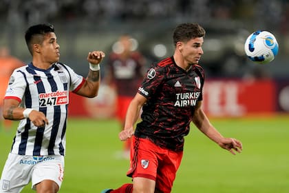 Yordi Vílchez y Julián Álvarez rivalizaron en Perú y ahora se cruzarán en Buenos Aires, donde River recibirá a Alianza Lima en el cierre de la zona F de la Copa Libertadores.