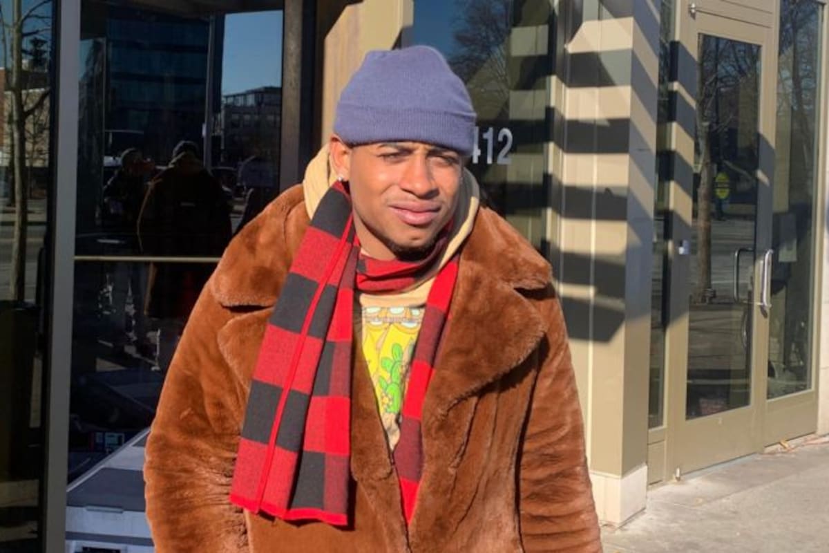 Yosnalver, uno de los jóvenes migrantes, vive en la comisaría con su hermano de 18 años