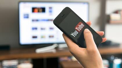 YouTube no divulga cuántos videos almacena en su plataforma.