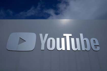 YouTube permitirá el regreso de creadores vetados por desinformación sobre COVID-19 y elecciones
