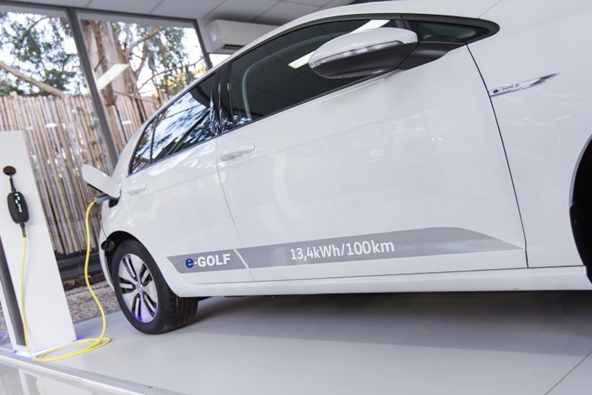 YPF pondrá cargadores para autos eléctricos