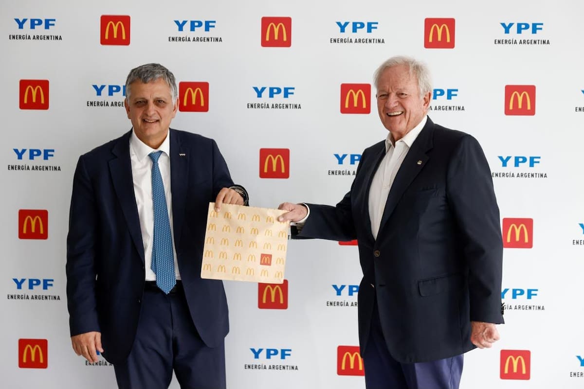 YPF y Arcos Dorados firmaron un acuerdo para incorporar locales de la cadena de hamburguesas en estaciones de servicio