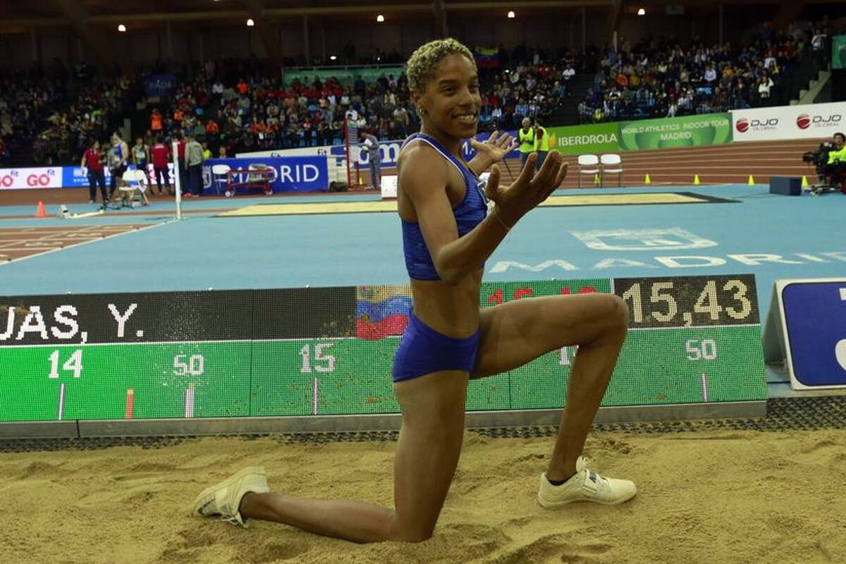 Yulimar Rojas festeja su larguísimo salto triple en Madrid: con 15,43, es el récord mundial bajo techo.