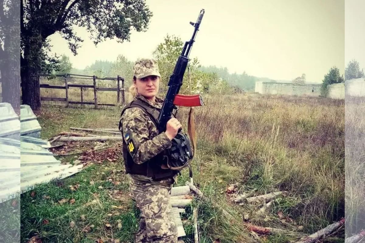 Yullia Kuzmina era contadora, pero la invasión rusa en febrero de 2022 cambió todos los planes: decidió colaborar con su país y unirse al ejército (Imagen Business Insider)