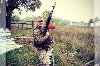 Yullia Kuzmina era contadora, pero la invasión rusa en febrero de 2022 cambió todos los planes: decidió colaborar con su país y unirse al ejército (Imagen Business Insider)