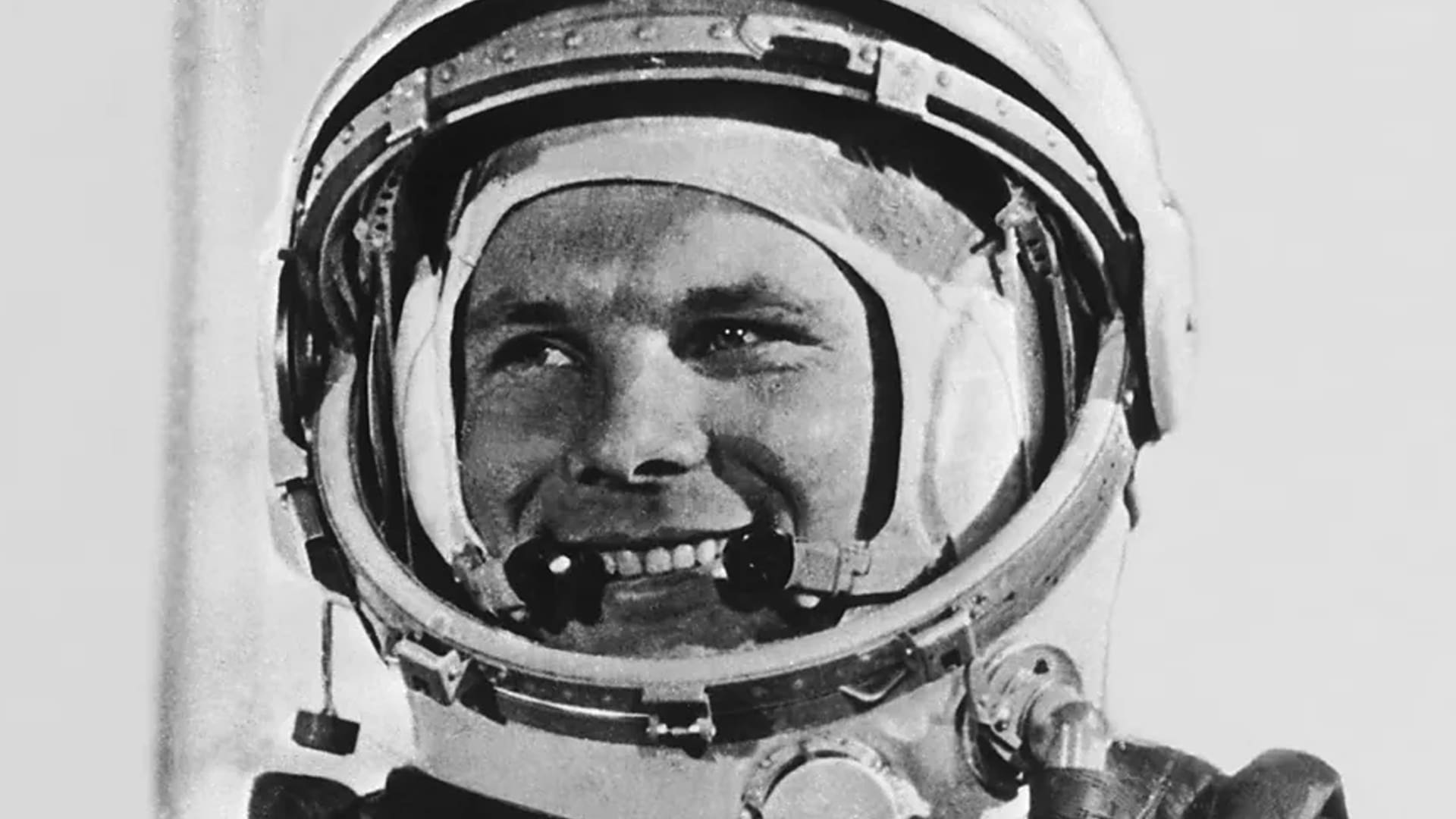 Yuri Gagarin fue mucho más que el primer humano en viajar al espacio; su rostro, con su inconfundible sonrisa, fue el símbolo de una hazaña histórica (Credit: Gamma Keystone/Getty Images)