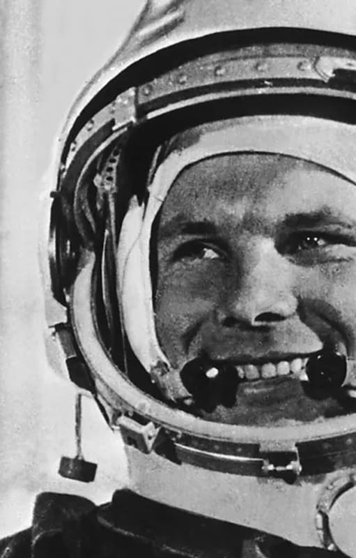 Yuri Gagarin fue mucho más que el primer humano en viajar al espacio; su rostro, con su inconfundible sonrisa, fue el símbolo de una hazaña histórica (Credit: Gamma Keystone/Getty Images)