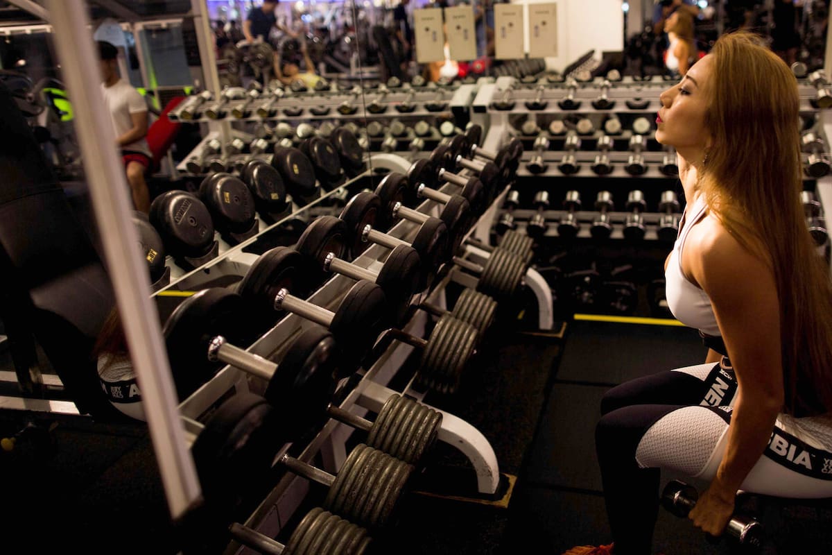Yuri Yasui trabaja en un gimnasio en Tokio.