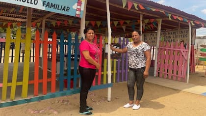 Yusmelina y Audina, la mamá de Dulce, gestionan este centro de formación llamado Aldeas