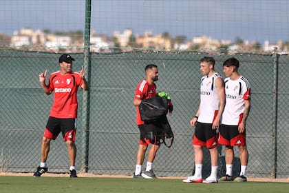 Yutiel Susano (derecha) entrenándose bajo las órdenes de Eduardo Coudet