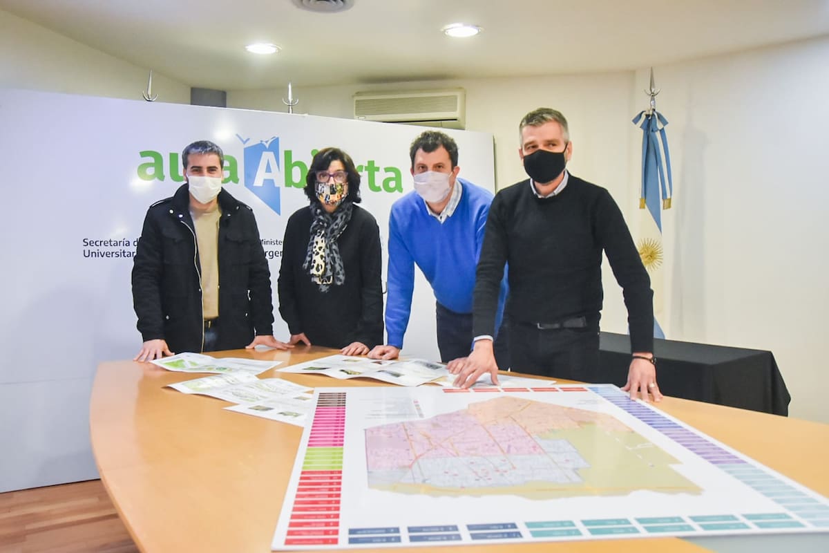 Zabaleta, con candidatos y referentes de La Cámpora en la foto con la que comunicó la unidad en el distrito tras una puja interna