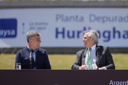 Zabaleta y Fernández, en Hurlingham, al inaugurar un módulo de una planta depuradora de Aysa