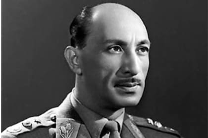 Zahir Shah, el último rey de Afganistán, intentó modernizar su país: en los años 60 eliminó la obligatoriedad del velo en las mujeres, promovió la libertad de prensa y construyó rutas y aeropuertos