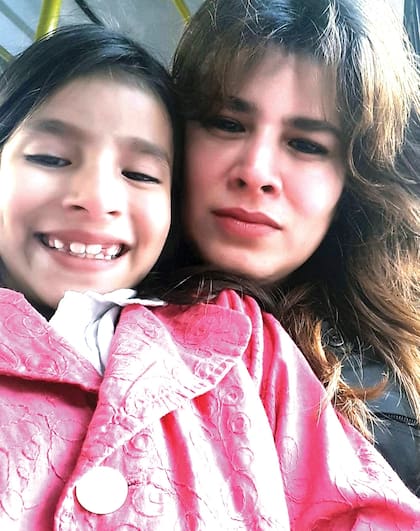 Zaira con Elizabeth, su madre y su gran aliada en el sueño de ser bailarina.