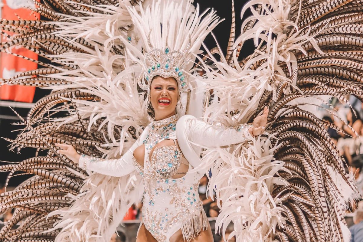 Zaira Contavalle es embajadora de la comparsa Bella Samba, fundada por su padre. “Desde la panza estoy en el carnaval”, cuenta con orgullo.