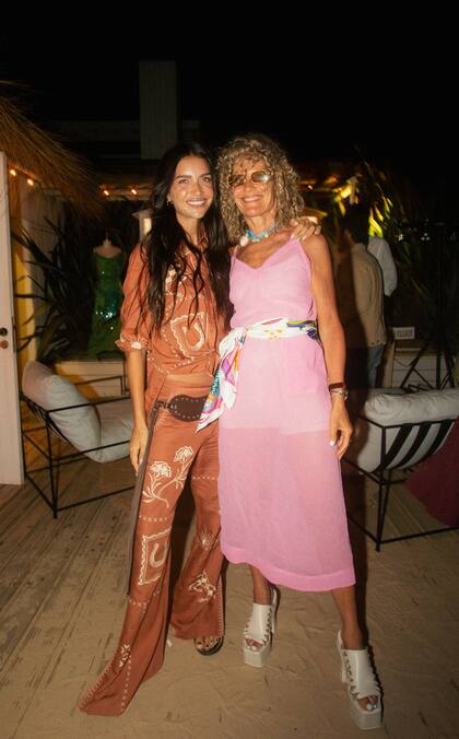 Zaira Nara y Maru Botana aprovecharon para conversar. La pastelera pasará fin de año en Punta del Este