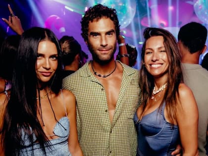 Zaira Nara y Nicolás Furtado coincidieron en una fiesta en Europa y desde entonces estallaron los rumores de romance